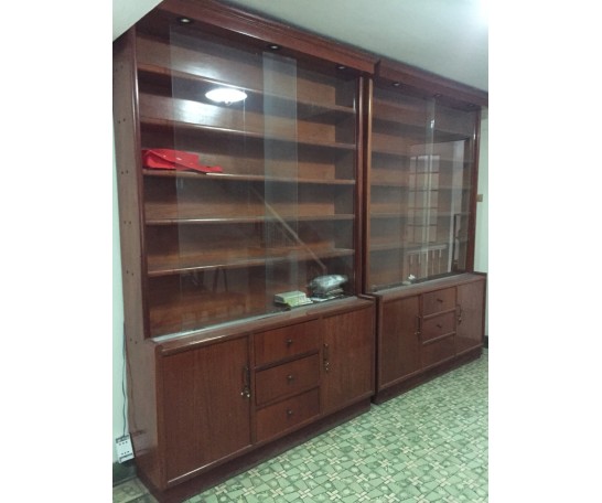 Thanh lý tủ kệ kính trưng bày